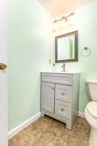 521 Quail Nest Ln, Pensacola, FL 32514