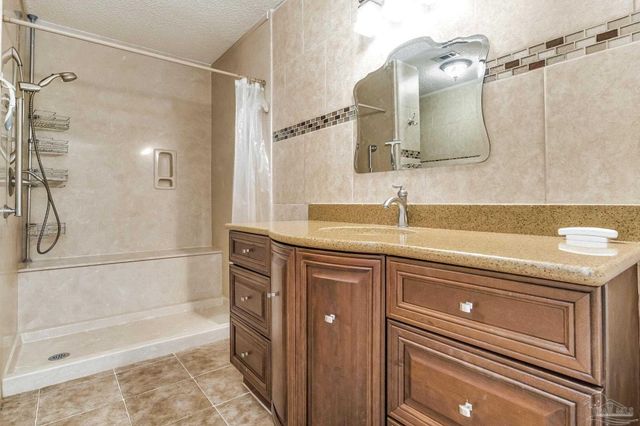 521 Quail Nest Ln, Pensacola, FL 32514