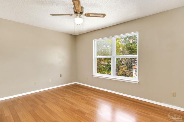 521 Quail Nest Ln, Pensacola, FL 32514