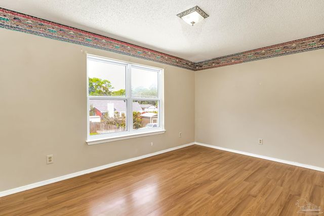 521 Quail Nest Ln, Pensacola, FL 32514