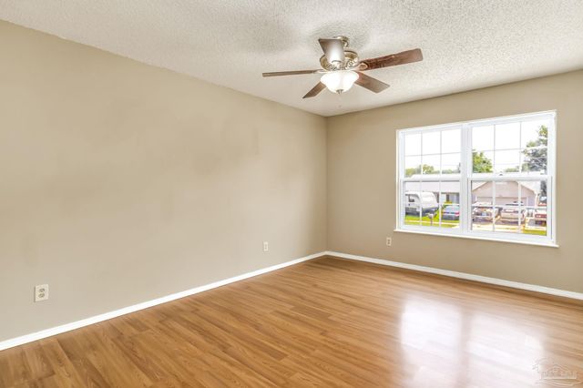 521 Quail Nest Ln, Pensacola, FL 32514