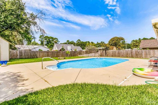 521 Quail Nest Ln, Pensacola, FL 32514