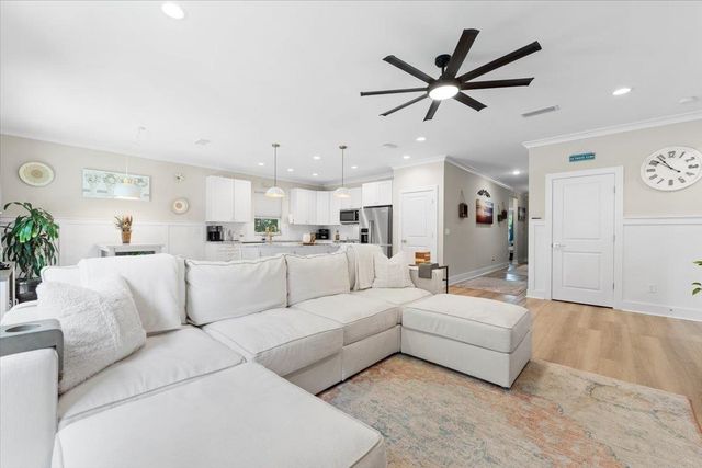 633 W Pope Rd, St Augustine, FL 32080