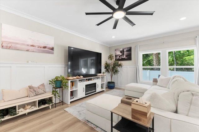 633 W Pope Rd, St Augustine, FL 32080