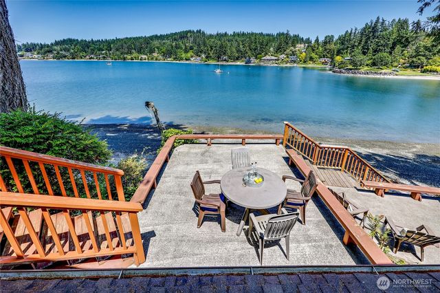 1678 NE Jacobson Road, Poulsbo, WA 98370