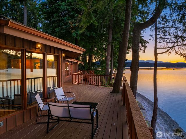 1678 NE Jacobson Road, Poulsbo, WA 98370