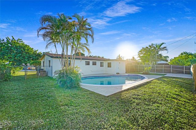 3613 SW 1st St, Fort Lauderdale, FL 33312