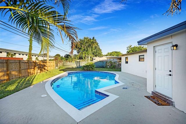 3613 SW 1st St, Fort Lauderdale, FL 33312