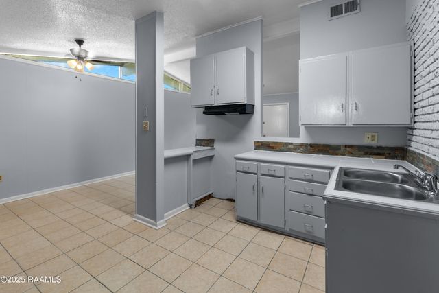 144 S Orleans Drive, Lafayette, LA 70501