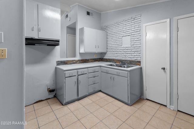 144 S Orleans Drive, Lafayette, LA 70501