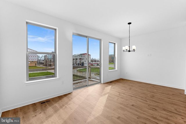 43798 MYSTIC MAROON TER, Ashburn, VA 20147