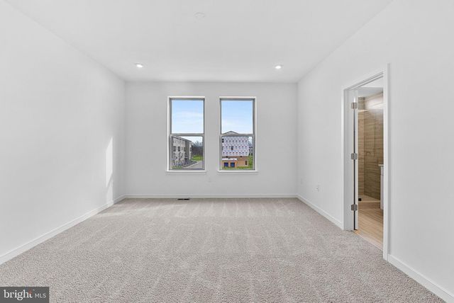 43798 MYSTIC MAROON TER, Ashburn, VA 20147