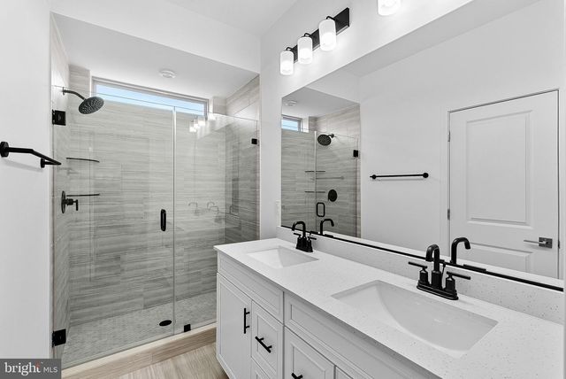 43798 MYSTIC MAROON TER, Ashburn, VA 20147