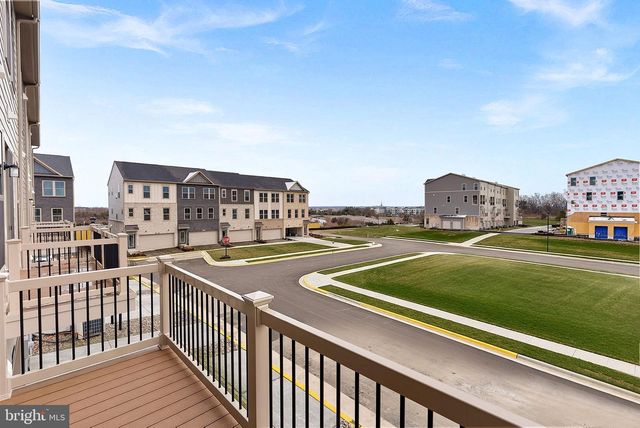 43798 MYSTIC MAROON TER, Ashburn, VA 20147