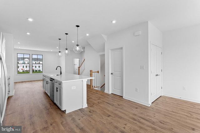 43798 MYSTIC MAROON TER, Ashburn, VA 20147