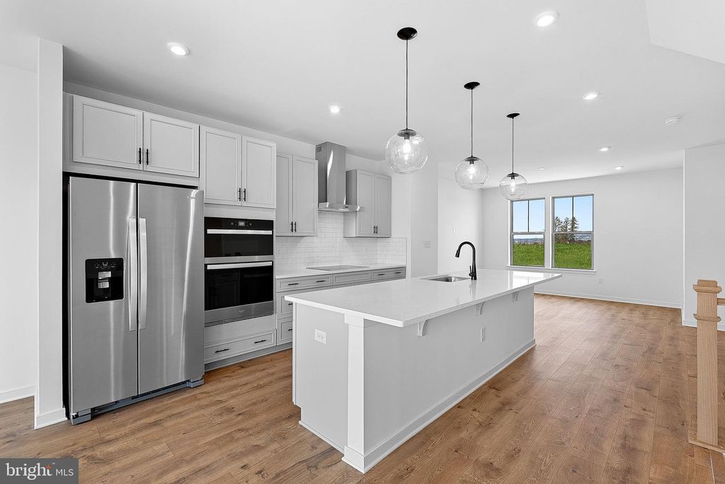 43798 MYSTIC MAROON TER, Ashburn, VA 20147