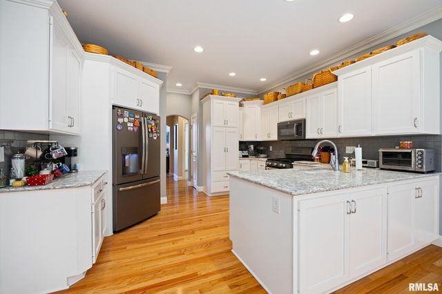 5401 W STONEBRIDGE Court, Peoria, IL 61615