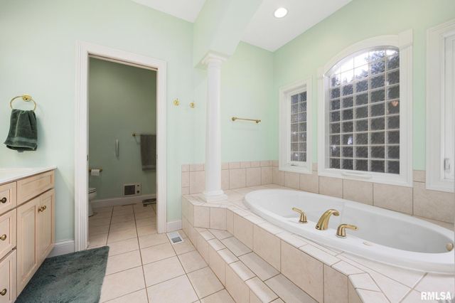 5401 W STONEBRIDGE Court, Peoria, IL 61615