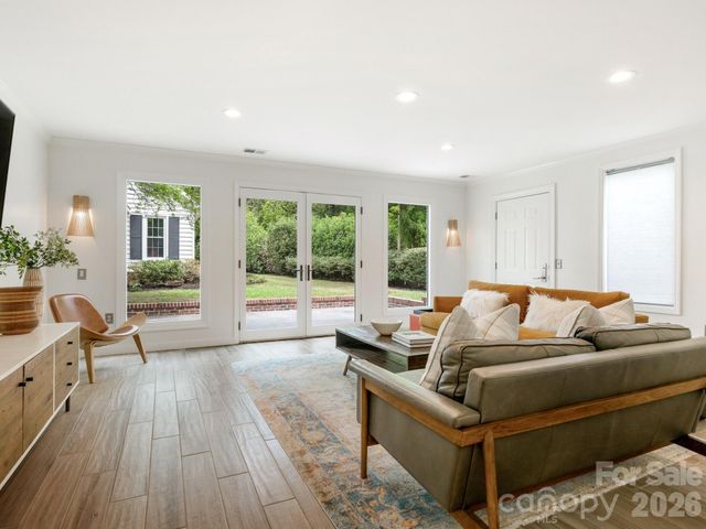 225 Altondale Avenue, Charlotte, NC 28207