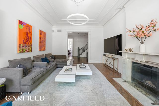 431 E 84TH Street, New York City, NY 10028