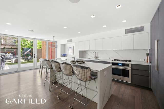 431 E 84TH Street, New York City, NY 10028