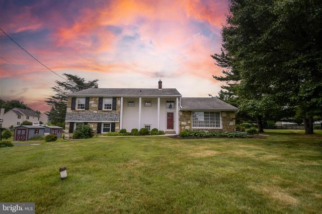 10 E SUMMIT AVE, Telford, PA 18969