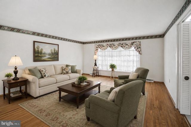 10 E SUMMIT AVE, Telford, PA 18969