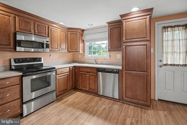 10 E SUMMIT AVE, Telford, PA 18969