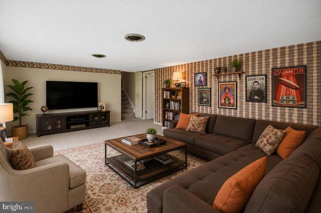10 E SUMMIT AVE, Telford, PA 18969