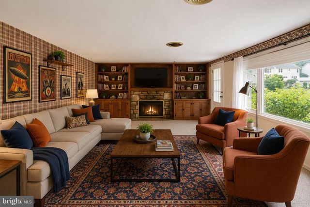 10 E SUMMIT AVE, Telford, PA 18969
