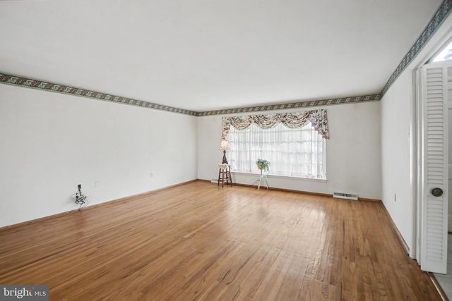 10 E SUMMIT AVE, Telford, PA 18969