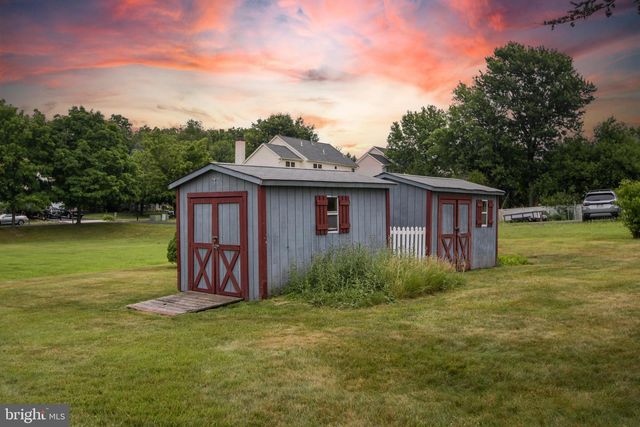 10 E SUMMIT AVE, Telford, PA 18969
