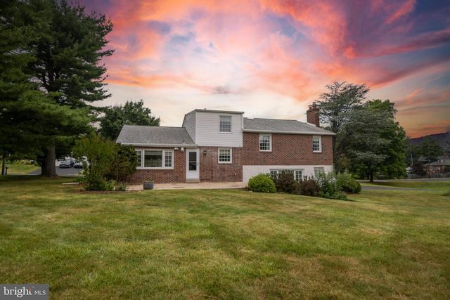 10 E SUMMIT AVE, Telford, PA 18969