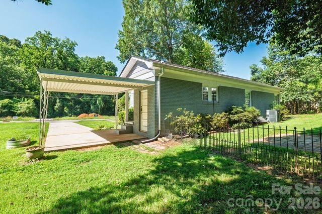 1323 Carolyn Drive, Charlotte, NC 28205