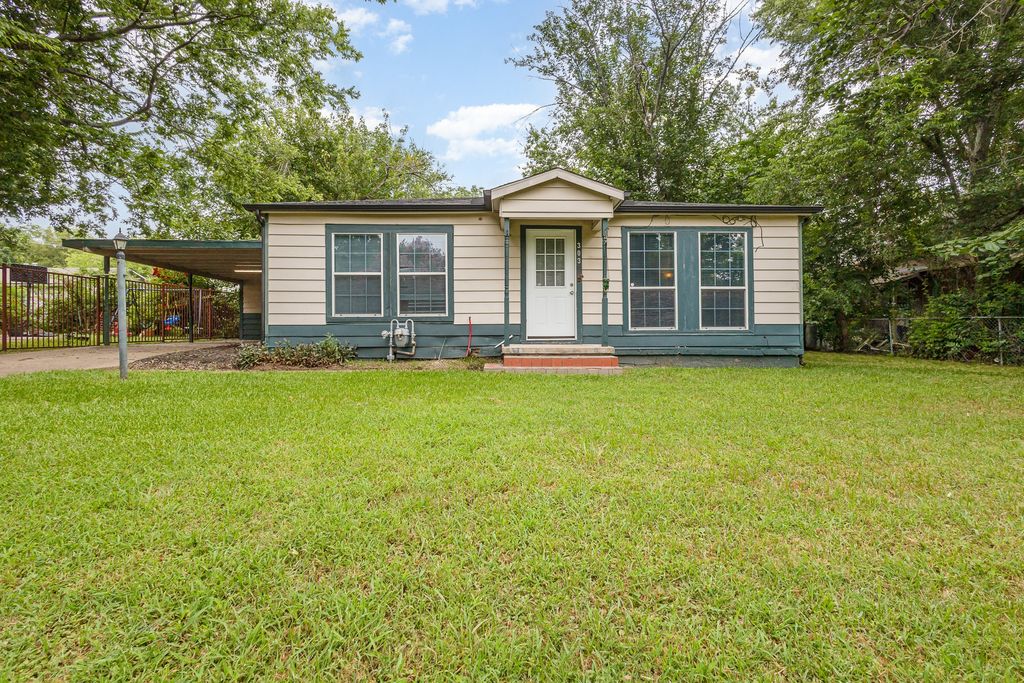 303 E South Street, Kaufman, TX 75142