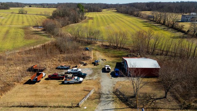 1902 Kinneys Rd, Adams, TN 37010