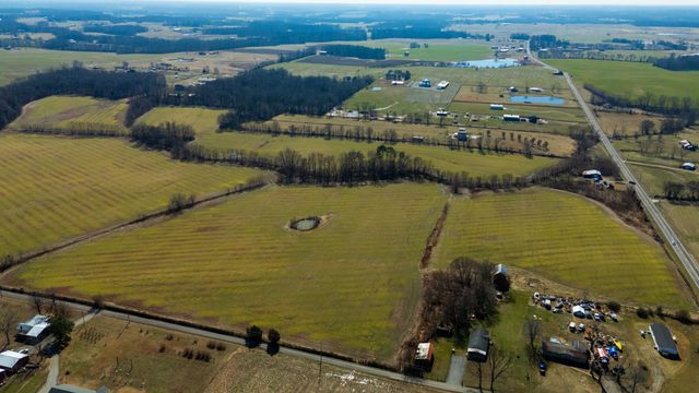 1902 Kinneys Rd, Adams, TN 37010