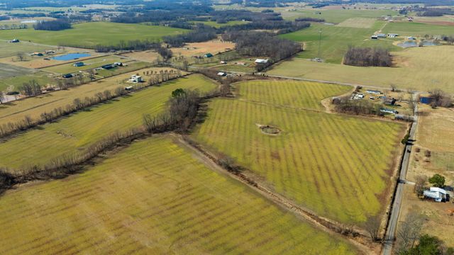 1902 Kinneys Rd, Adams, TN 37010