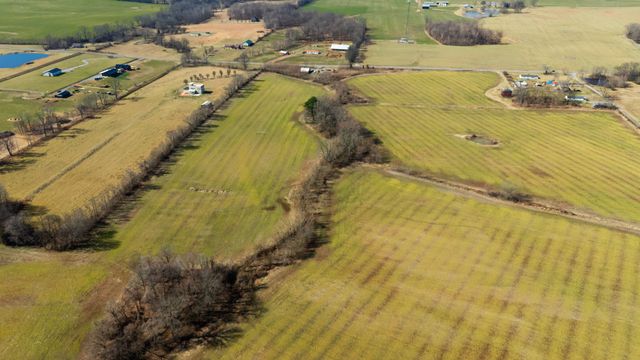 1902 Kinneys Rd, Adams, TN 37010