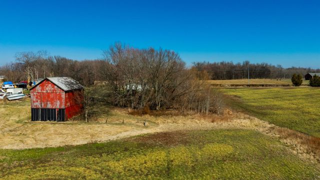 1902 Kinneys Rd, Adams, TN 37010