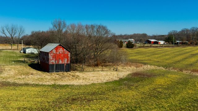 1902 Kinneys Rd, Adams, TN 37010