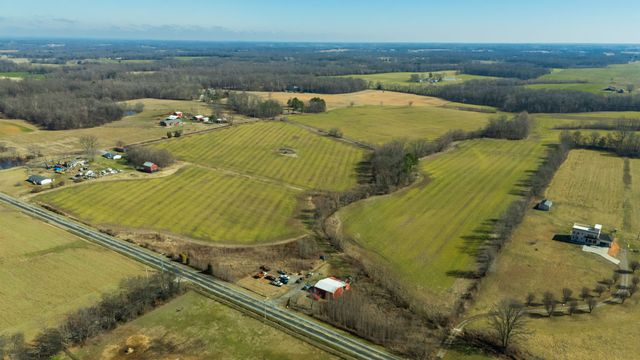 1902 Kinneys Rd, Adams, TN 37010