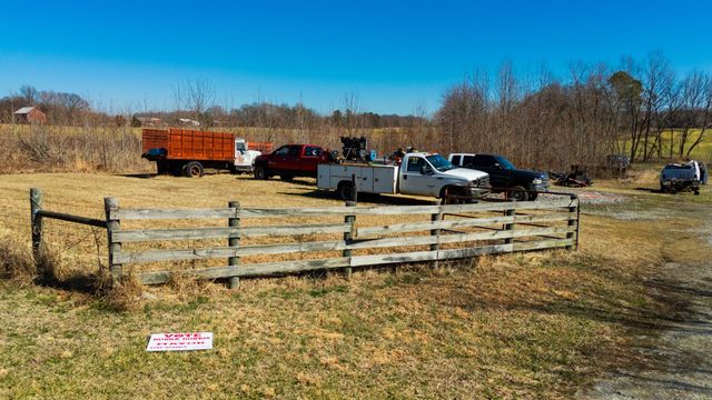 1902 Kinneys Rd, Adams, TN 37010