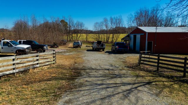 1902 Kinneys Rd, Adams, TN 37010