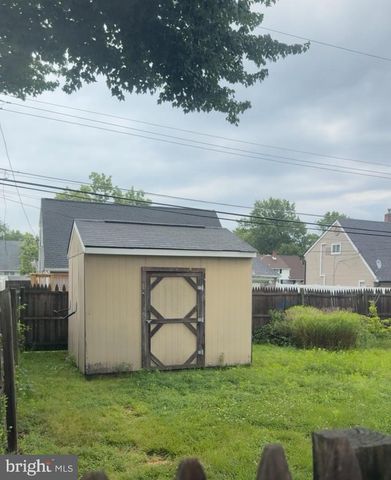 16 GREENBRIER RD, Levittown, PA 19057