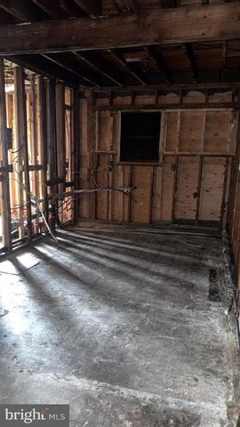 16 GREENBRIER RD, Levittown, PA 19057