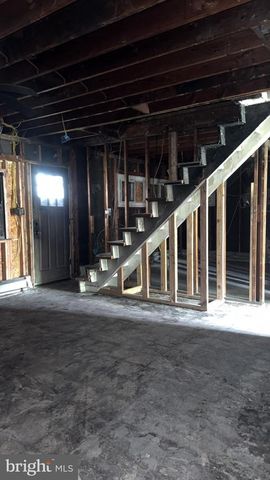 16 GREENBRIER RD, Levittown, PA 19057