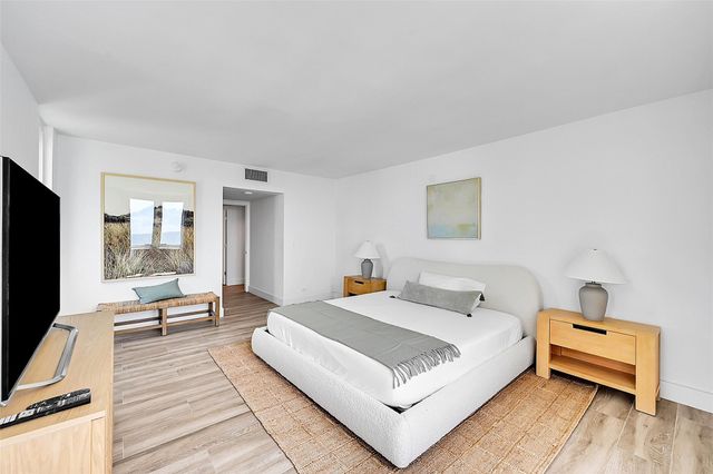 2301 Collins Avenue 838, Miami Beach, FL 33139