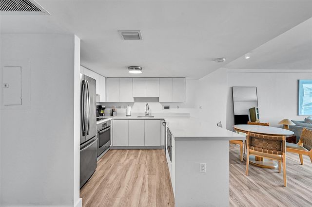 2301 Collins Avenue 838, Miami Beach, FL 33139