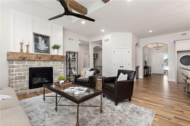 16763 S Twilight Lane, Olathe, KS 66062